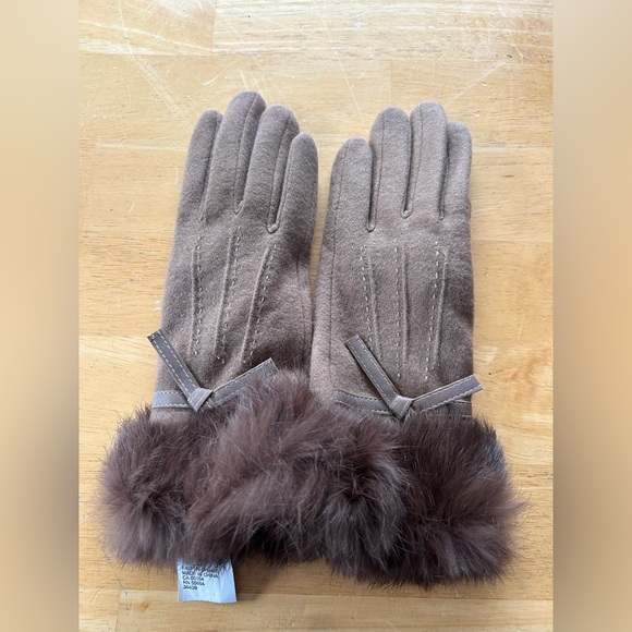 Brown Rabbit Fur-Trimmed Gloves - Picture 3 of 10